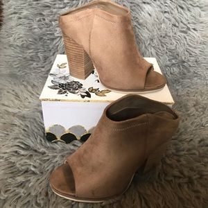 𝐵𝑂𝑂𝑇𝐼𝐸𝑆